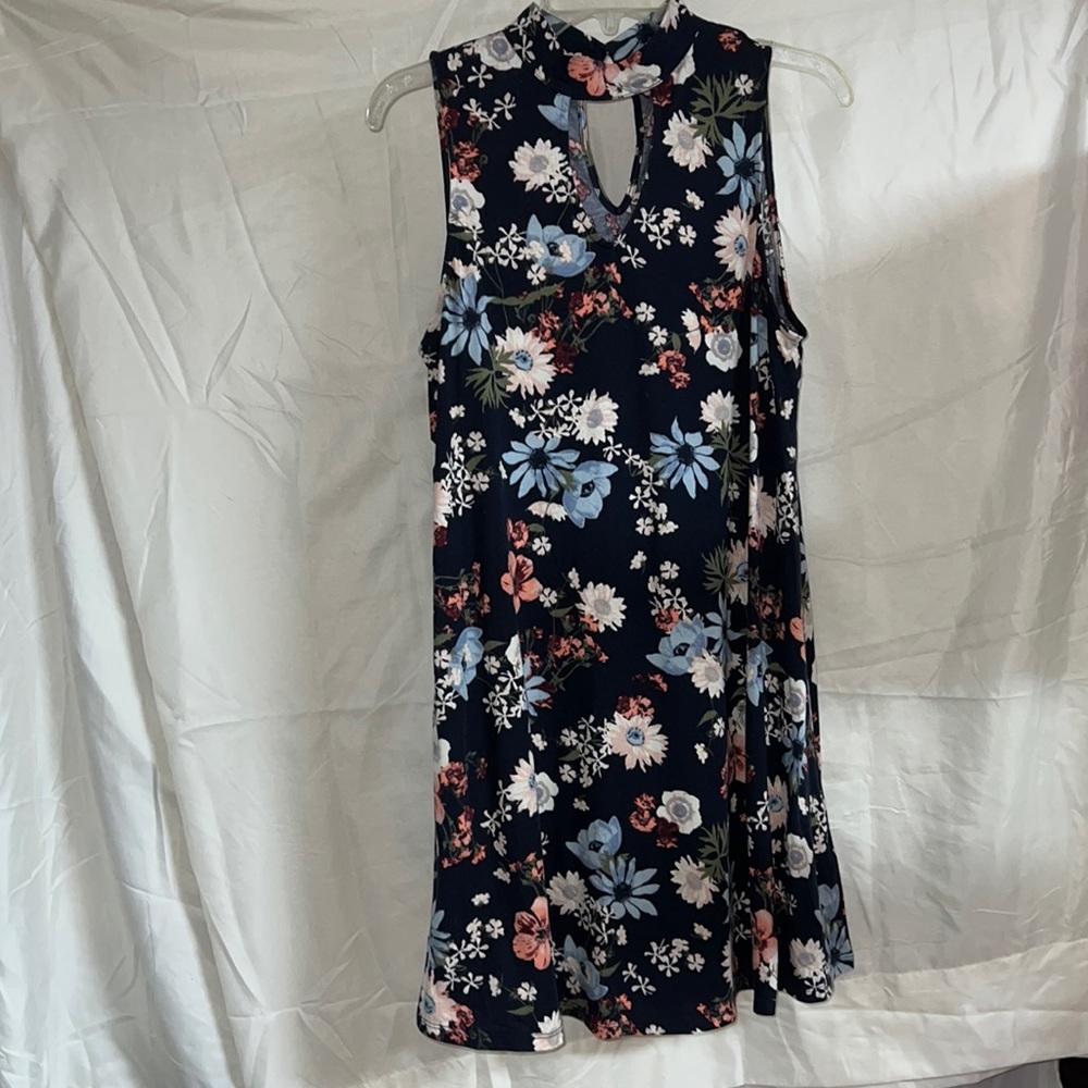 Sleeveless flower dress